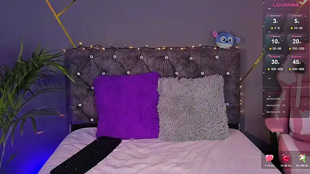 Mia Palacioss online show from 04-22-26, 12:24