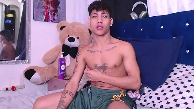 Snapshot of Sexys_Boys_Hot1 chatting on 10-01-25, 05:13 Sexys Boys Hot1 online show from 10-01-25, 05:13