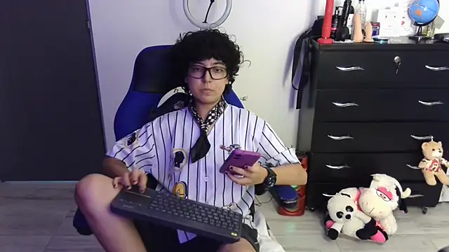 thomascooper7 online show from 04-18-26, 08:09