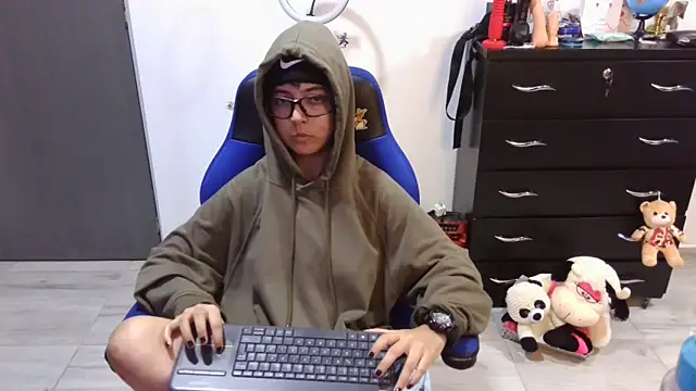 Snapshot of thomascooper7 chatting on 04-29-26, 10:49 thomascooper7 online show from 04-29-26, 10:49