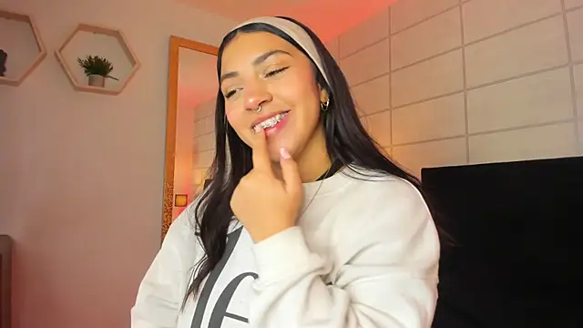 Christine Laam online show from 10-02-25, 12:12