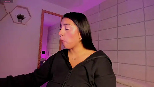 Christine Laam online show from 04-18-26, 12:09