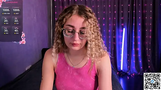 Snapshot of LivyyBossom chatting on 02-16-25, 05:37 LivyyBossom online show from 02-16-25, 05:37