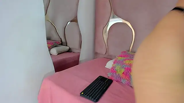 Snapshot of Sofia-candyht chatting on 05-05-26, 09:01 Sofia-candyht online show from 05-05-26, 09:01