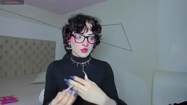Snapshot of melodybonss_ chatting on 10-12-25, 04:11 melodybonss  online show from 10-12-25, 04:11