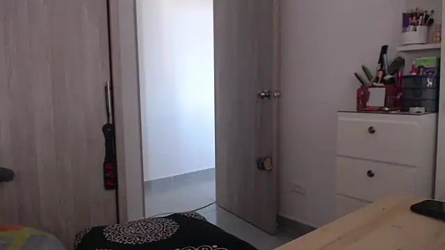 Snapshot of scarlett_diamond11 chatting on 09-15-25, 10:21 scarlett diamond11 online show from 09-15-25, 10:21