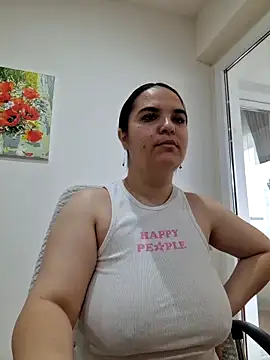 Snapshot of Ella-Diamond chatting on 05-13-26, 05:49 Ella-Diamond online show from 05-13-26, 05:49