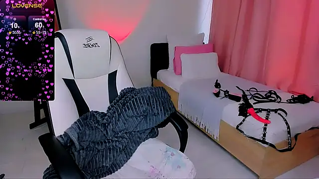 Snapshot of love_insidee chatting on 02-07-25, 11:34 love insidee online show from 02-07-25, 11:34