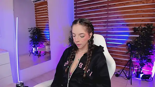 Sapphire Venuss online show from 04-15-26, 01:01