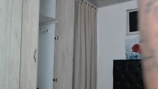 lily f00x online show from 04-22-26, 12:39