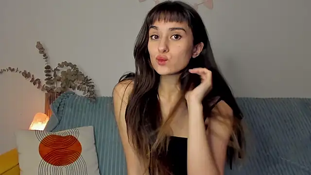 erika hoiree online show from 10-26-25, 05:02