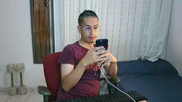 Snapshot of Orionferrer- chatting on 12-15-25, 02:49 Orionferrer- online show from 12-15-25, 02:49