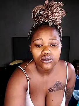 ThickPearlx23 online show from 04-15-26, 06:42