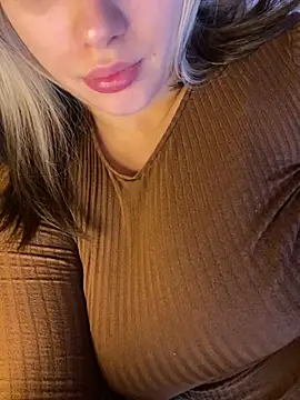 Snapshot of 69Laura696 chatting on 12-17-24, 09:39 69Laura696 online show from 12-17-24, 09:39