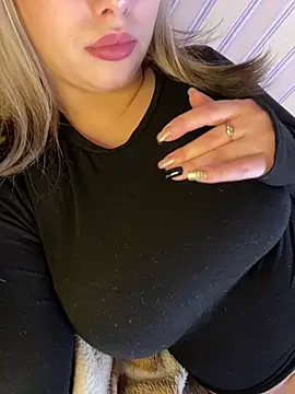 Snapshot of 69Laura696 chatting on 12-19-24, 12:01 69Laura696 online show from 12-19-24, 12:01