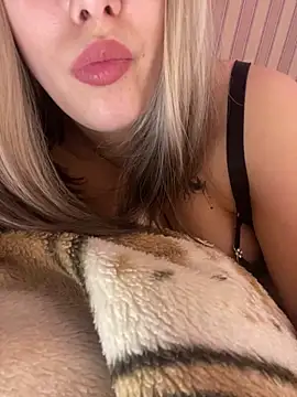 Snapshot of 69Laura696 chatting on 02-08-25, 06:22 69Laura696 online show from 02-08-25, 06:22