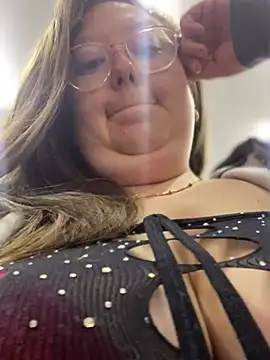 Snapshot of Chloee_ep chatting on 12-22-24, 01:34 Chloee ep online show from 12-22-24, 01:34