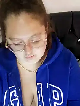 Snapshot of Chloee_ep chatting on 01-12-25, 09:51 Chloee ep online show from 01-12-25, 09:51