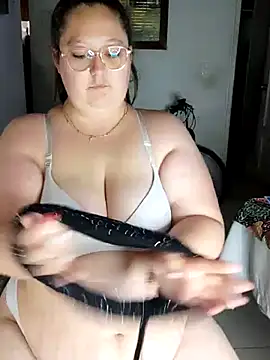 Snapshot of Chloee_ep chatting on 02-14-25, 06:08 Chloee ep online show from 02-14-25, 06:08