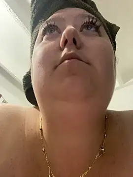 Snapshot of Chloee_ep chatting on 10-08-25, 04:10 Chloee ep online show from 10-08-25, 04:10