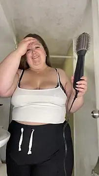 Snapshot of Chloee_ep chatting on 10-22-25, 02:12 Chloee ep online show from 10-22-25, 02:12