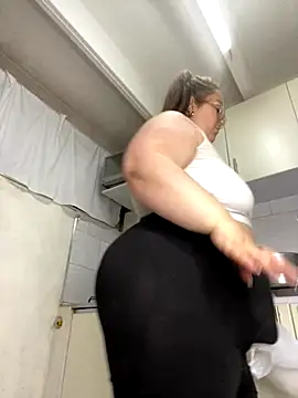 Snapshot of Chloee_ep chatting on 10-30-25, 04:14 Chloee ep online show from 10-30-25, 04:14