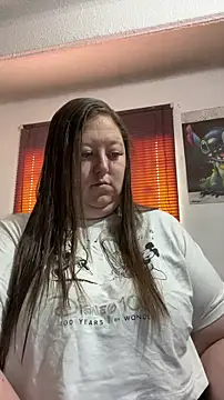 Snapshot of Chloee_ep chatting on 12-19-25, 05:09 Chloee ep online show from 12-19-25, 05:09