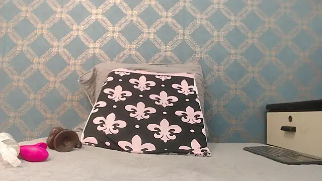 Snapshot of violeta_cute18 chatting on 09-08-25, 07:46 violeta cute18 online show from 09-08-25, 07:46