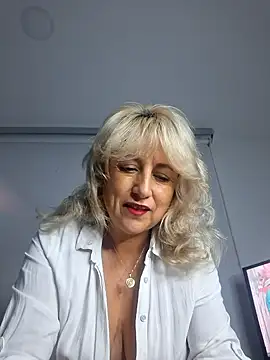 Snapshot of almaluna7 chatting on 02-21-26, 12:11 almaluna7 online show from 02-21-26, 12:11