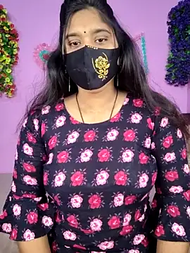 Hot Maleka online show from 12-19-25, 01:23