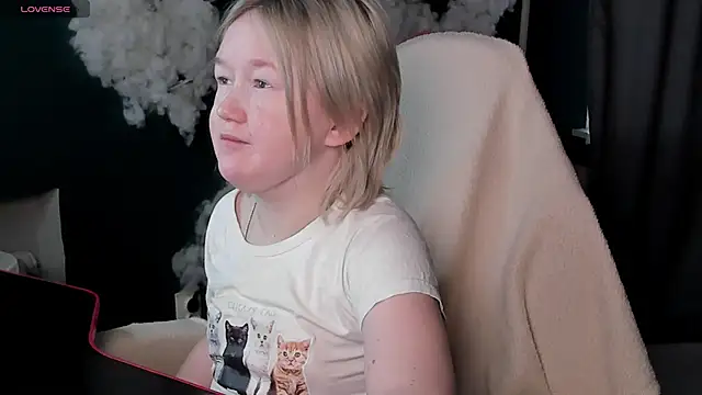 Sara Robinson online show from 04-26-26, 02:42