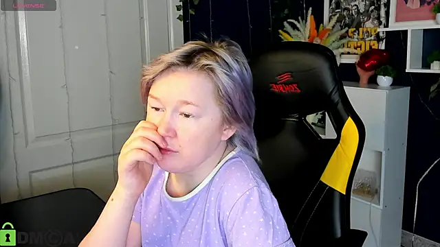 Sara Robinson online show from 05-22-26, 03:02