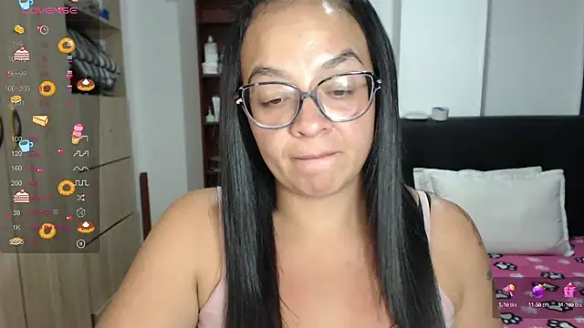 Snapshot of miia-big1boobs_ chatting on 02-25-25, 10:29 miia-big1boobs online show from 02-25-25, 10:29