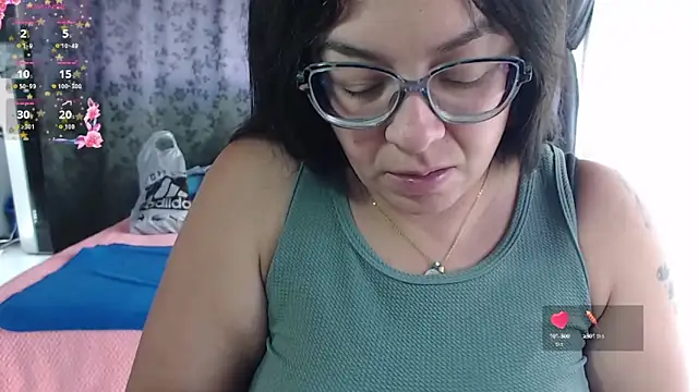 Snapshot of miia-big1boobs_ chatting on 10-24-25, 06:59 miia-big1boobs online show from 10-24-25, 06:59