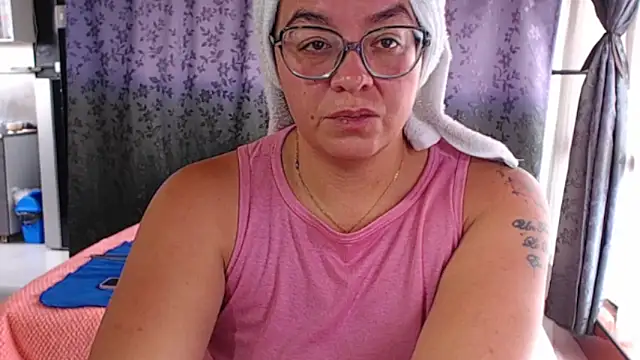 Snapshot of miia-big1boobs_ chatting on 11-22-25, 04:06 miia-big1boobs online show from 11-22-25, 04:06