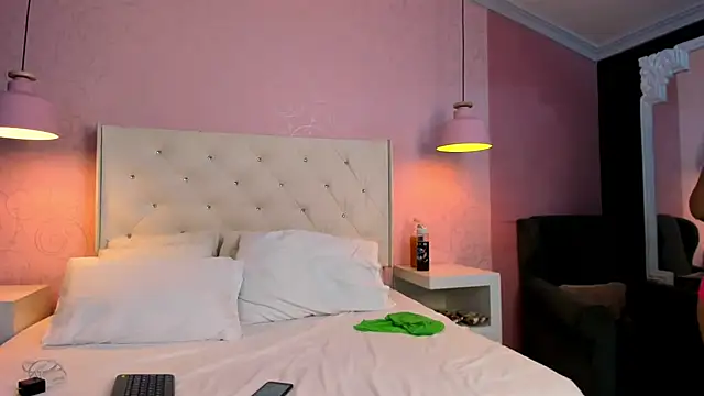 MahlaKhalifa online show from 04-22-26, 03:31