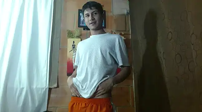 Snapshot of littlegoldenangels chatting on 01-16-25, 03:45 littlegoldenangels online show from 01-16-25, 03:45