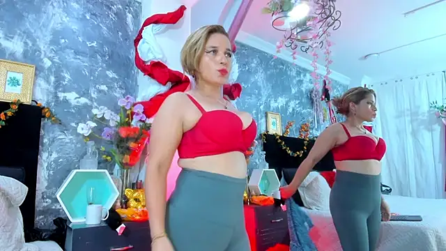 Snapshot of AuroraRojas chatting on 02-11-25, 10:07 AuroraRojas online show from 02-11-25, 10:07