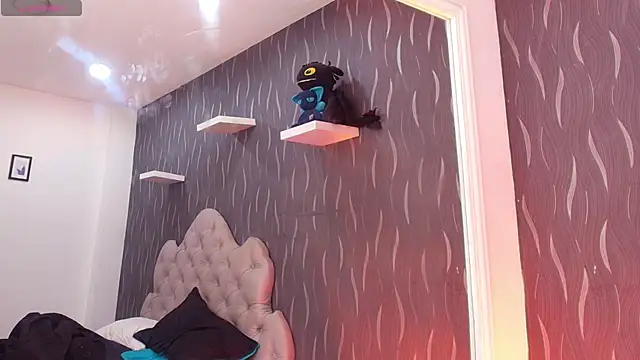 Snapshot of AuroraRojas chatting on 03-15-25, 10:13 AuroraRojas online show from 03-15-25, 10:13