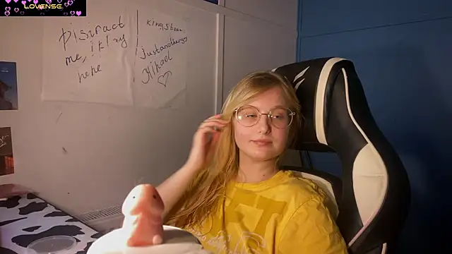 JacyWinslat online show from 03-04-25, 08:16