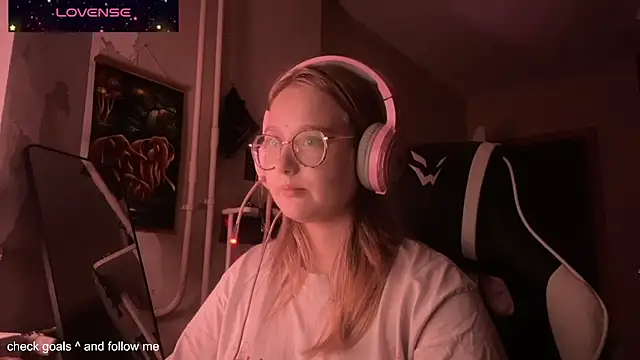 JacyWinslat online show from 11-14-25, 05:33