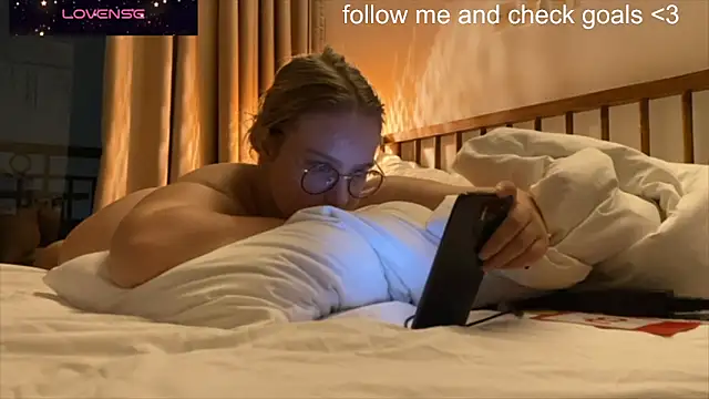 JacyWinslat online show from 12-19-25, 04:03