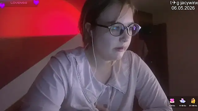 Snapshot of JacyWinslat chatting on 05-06-26, 01:05 JacyWinslat online show from 05-06-26, 01:05