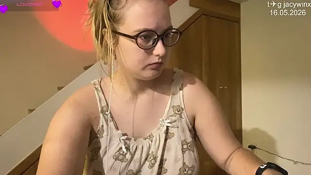 Snapshot of JacyWinslat chatting on 05-17-26, 02:35 JacyWinslat online show from 05-17-26, 02:35