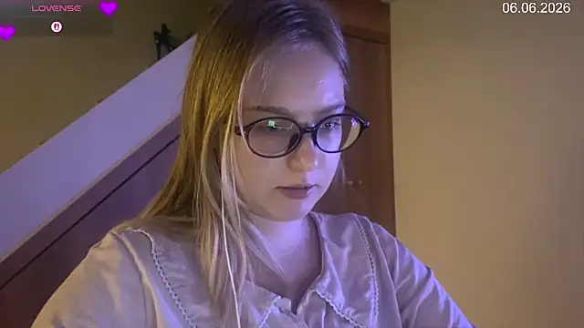 Snapshot of JacyWinslat chatting on 06-06-26, 03:28 JacyWinslat online show from 06-06-26, 03:28