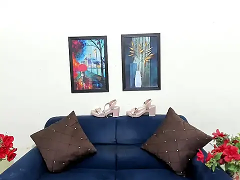 evaaelfiee online show from 10-05-25, 03:49