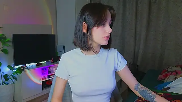 Snapshot of MaryRace chatting on 10-17-25, 12:41 MaryRace online show from 10-17-25, 12:41