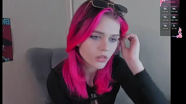 Snapshot of JulieTaylors chatting on 11-18-25, 10:25 JulieTaylors online show from 11-18-25, 10:25