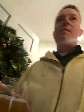 Snapshot of Bigtater1999 chatting on 12-17-25, 10:27 Bigtater1999 online show from 12-17-25, 10:27