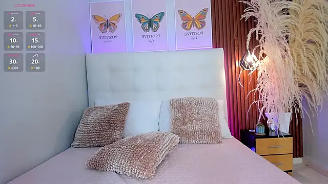 Snapshot of aashley_jones chatting on 12-20-24, 01:36 aashley jones online show from 12-20-24, 01:36